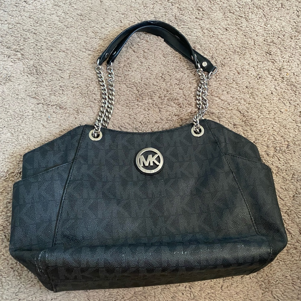 Michael Kors purse with zipper